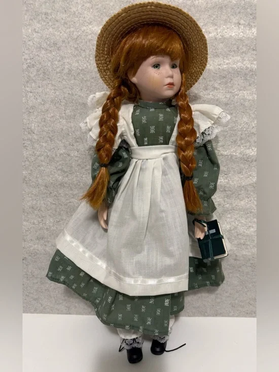 16โ Anne of Green Gables porcelain doll - Picture 9 of 11